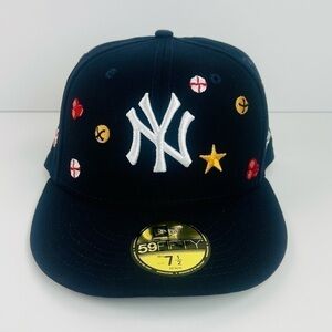 RARE NEW ERA 59Fifty New York Yankees  MLB Sleigh / Holly 2022 Drop4 Size 7 1/2